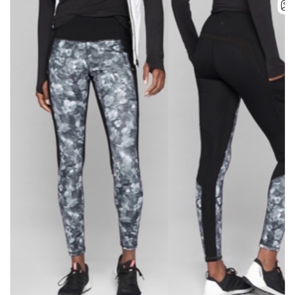 Athleta Frost High Traverse tights in a black and gray floral‎ pattern Size XS